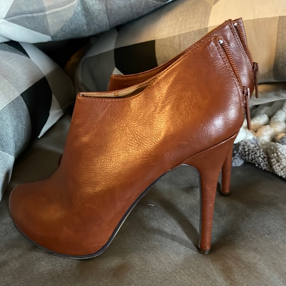 Great looking Heeled booties